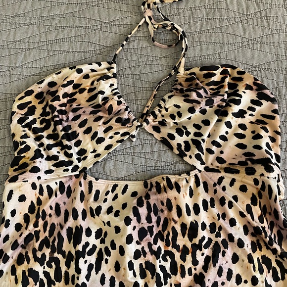 NWT Good American Ruched Halter One-Piece Swimsuit Cheetah Rose Print Size 8 5X - Picture 4 of 7